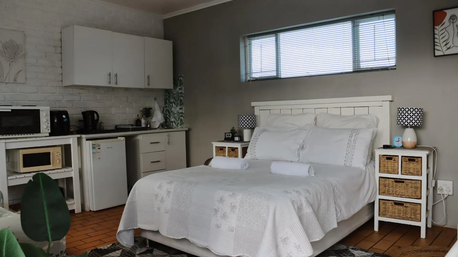 Lawrie Cottage One Bedroom Fernglen Apartment