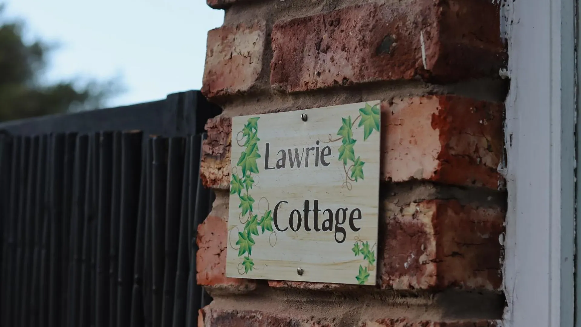 Apartment Lawrie Cottage One Bedroom Fernglen South Africa