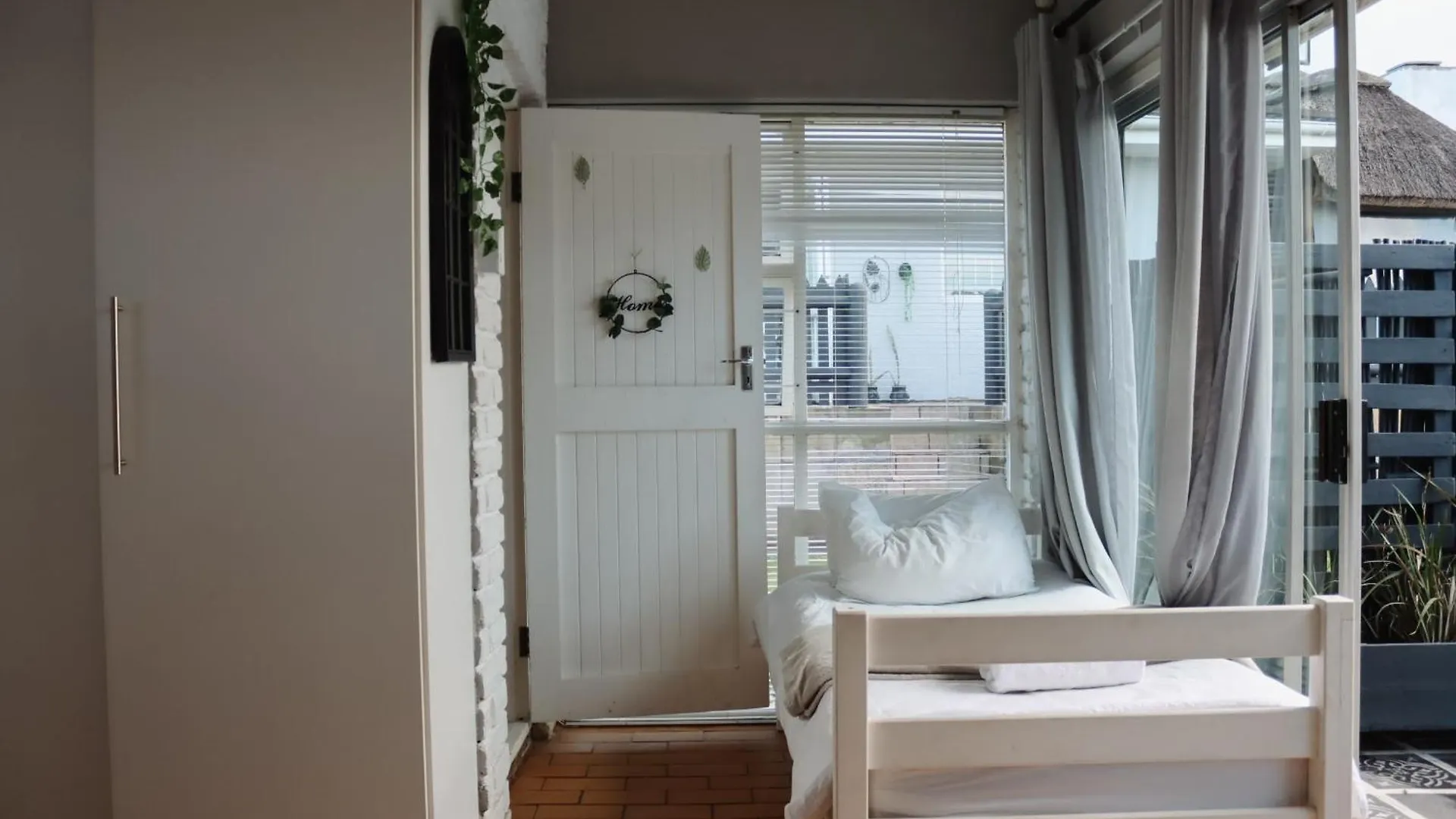 Lawrie Cottage One Bedroom Fernglen