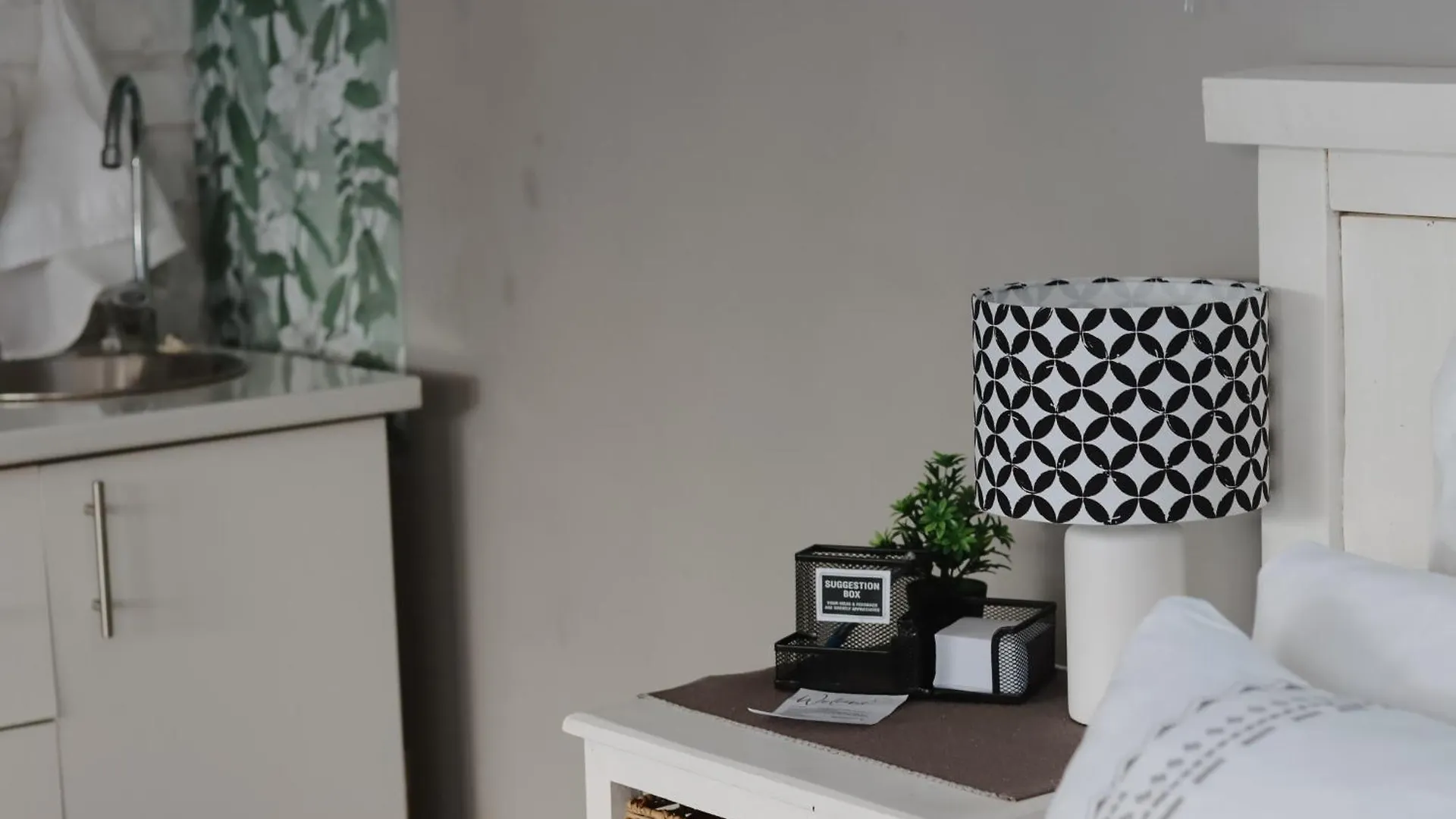 Apartment Lawrie Cottage One Bedroom Fernglen
