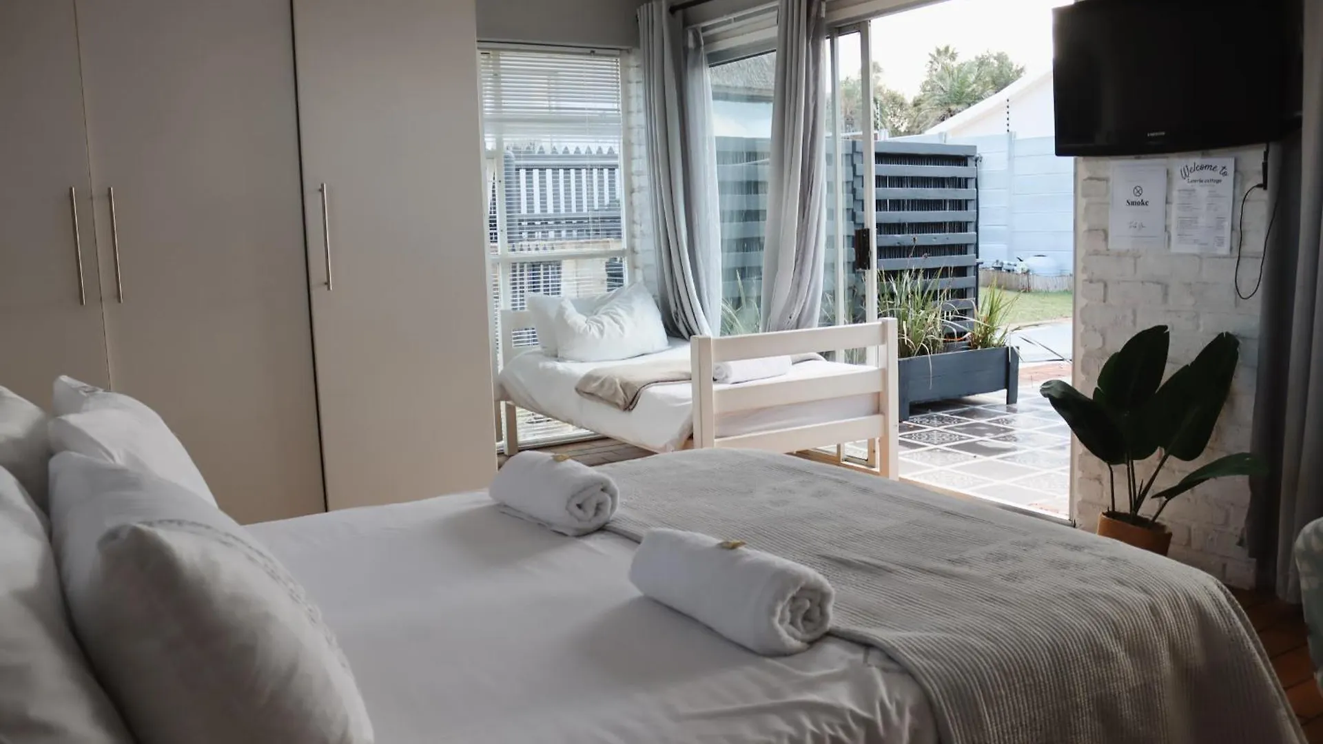 Lawrie Cottage One Bedroom Fernglen